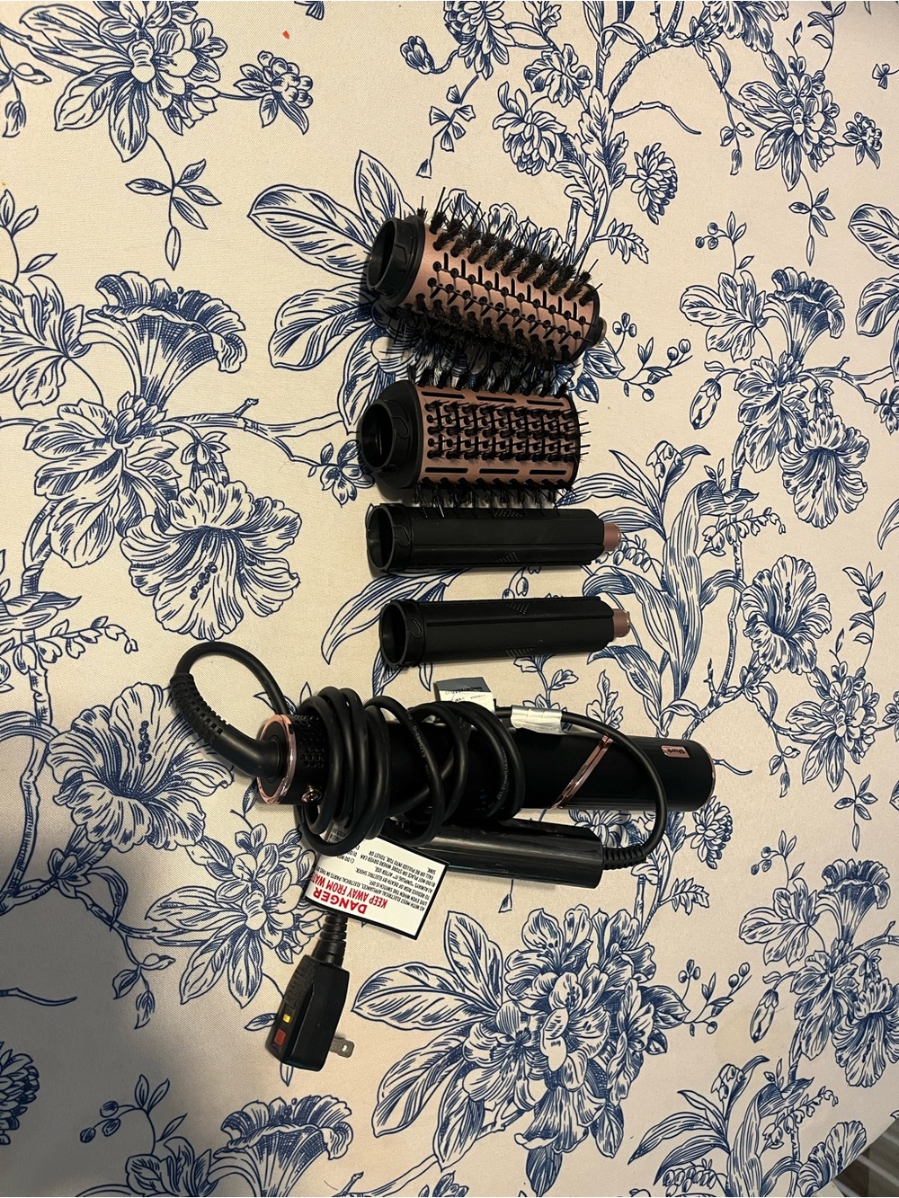 Shark Flexstyle Corded Hot Air Styler with Rose Gold Barrels 4 attachments/case - Picture 4 of 5